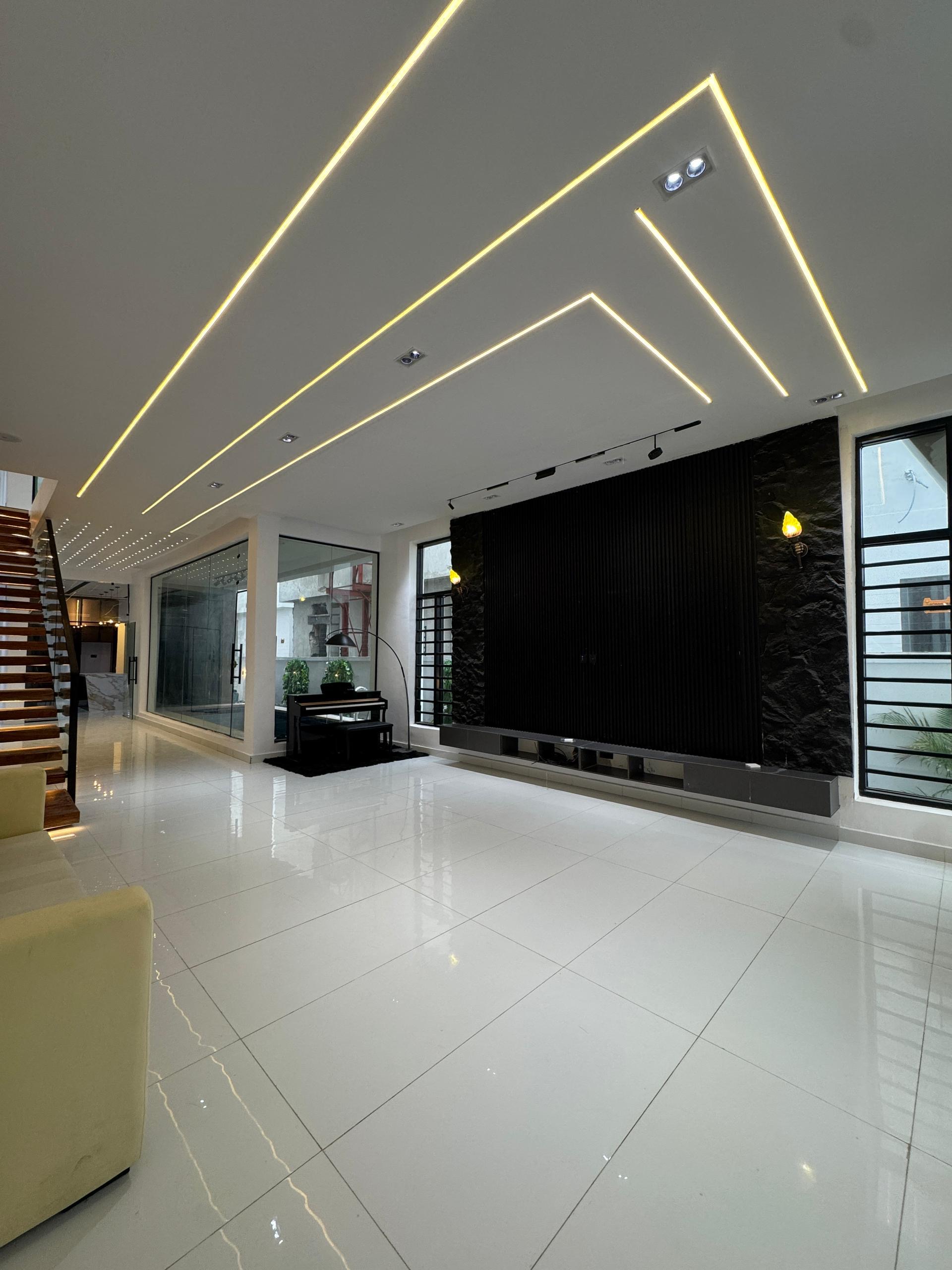 5 bedroom fully detached duplex with C of O title  - Image 2