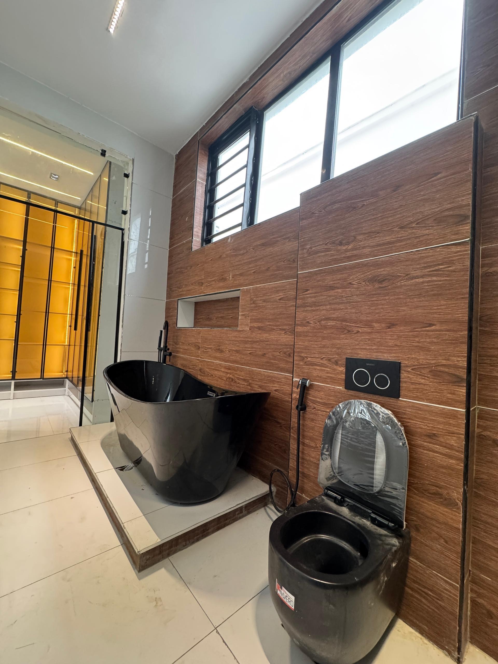 5 bedroom fully detached duplex with C of O title  - Image 9